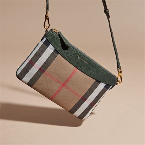 Burberry Clutch 